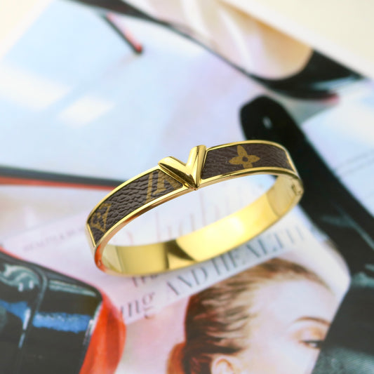 Elvi's Leather Cuff Bangle