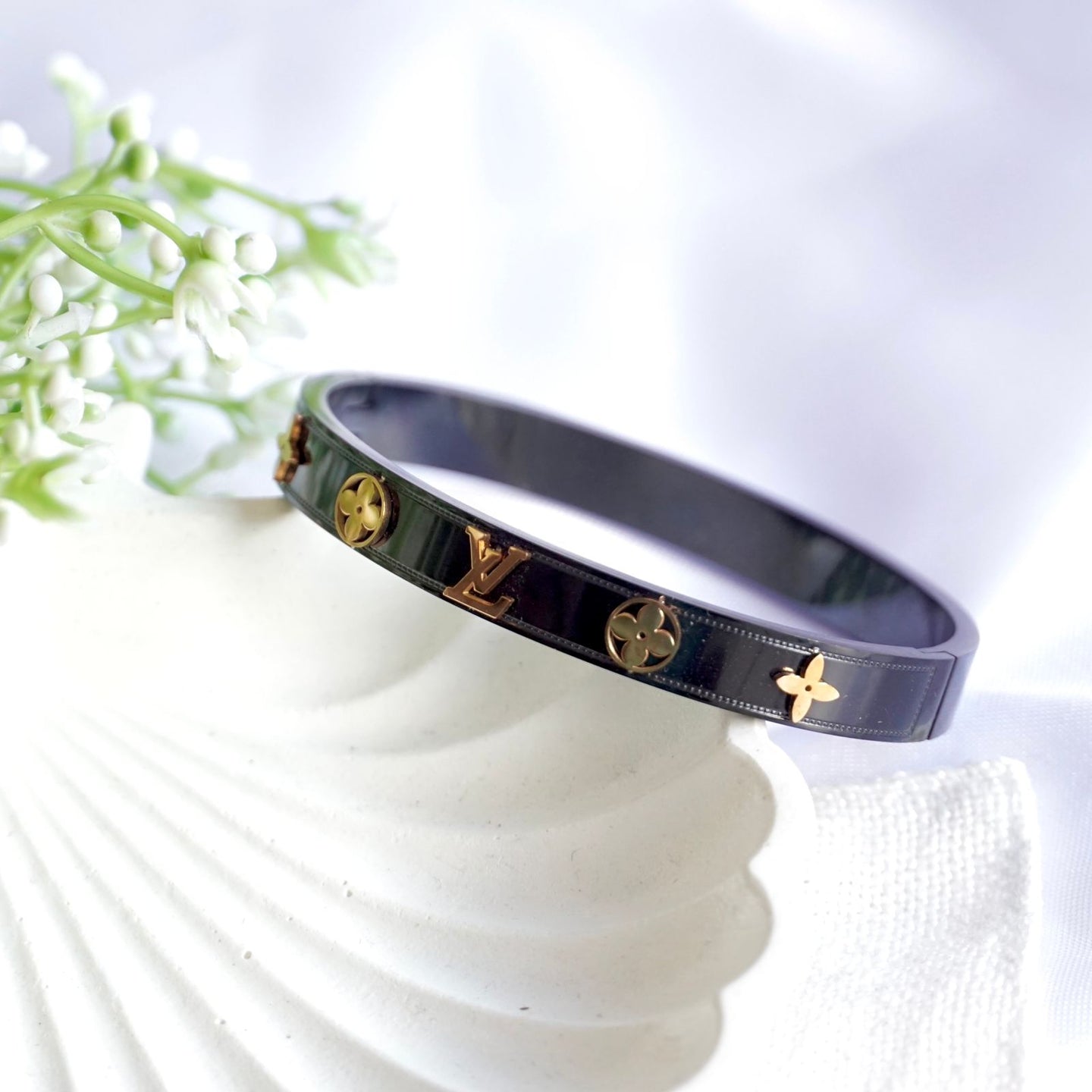 Black Elvi's Cuff Bangle