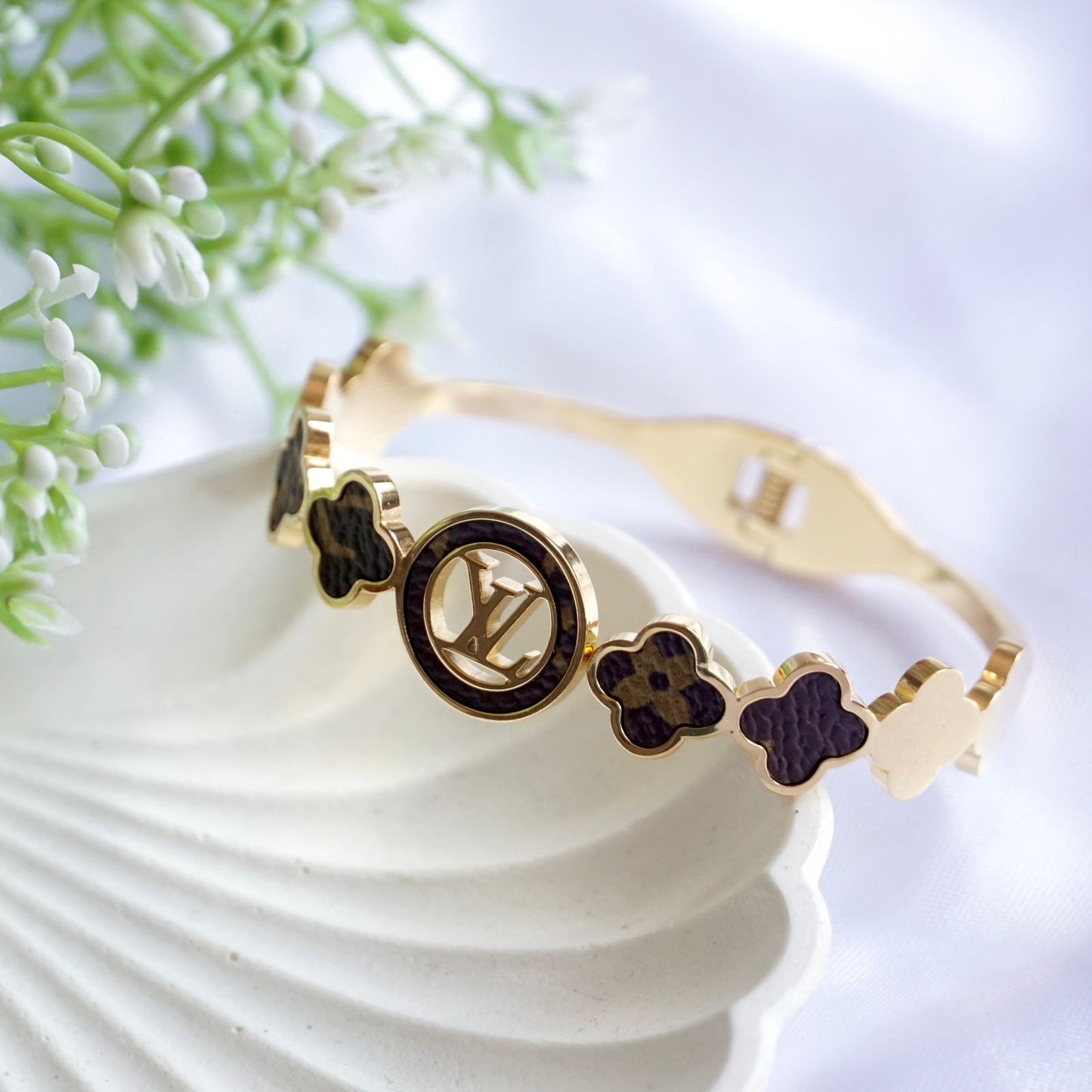 Clover Elvi Cuff Bangle