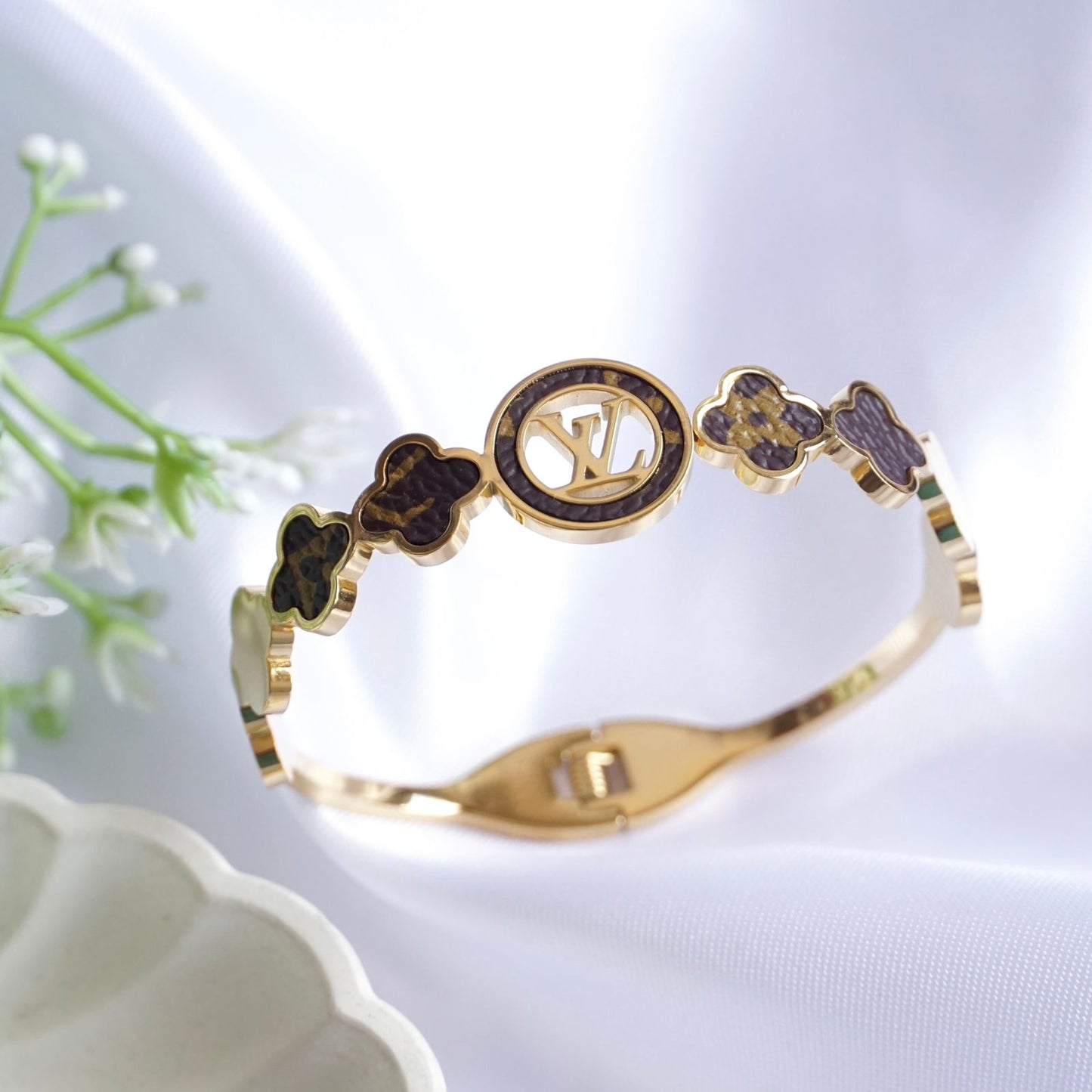 Clover Elvi Cuff Bangle